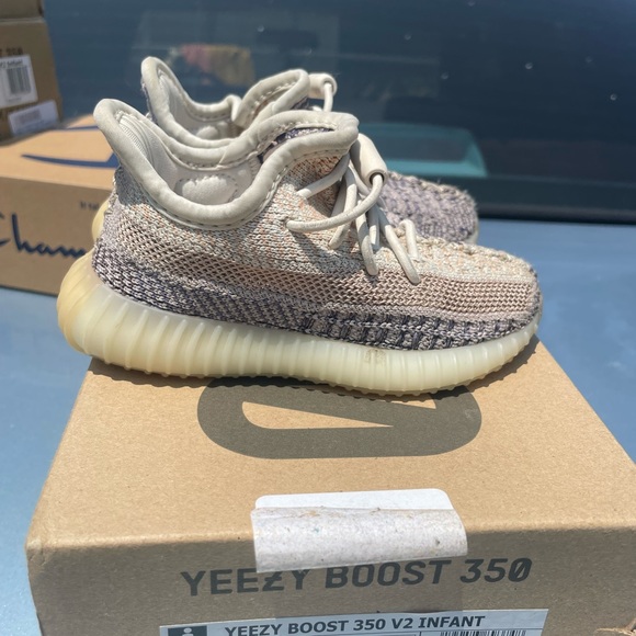 Yeezy 350 7k toddler - Picture 2 of 4